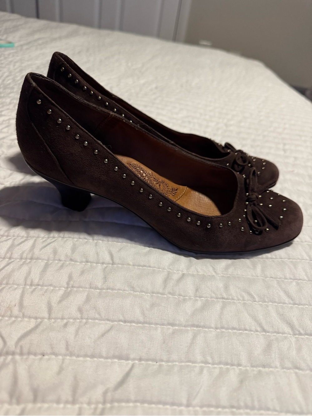 Söfft Brown Suede Studded Bow Pumps Comfort Heels Size 6.5